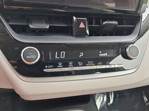 Used 2025 Toyota Corolla LE FWD image 14