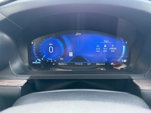 Used 2020 Ford Explorer Platinum w/ Premium Technology Package image 27