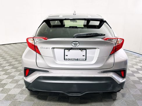 Used 2020 Toyota C-HR XLE FWD image 4