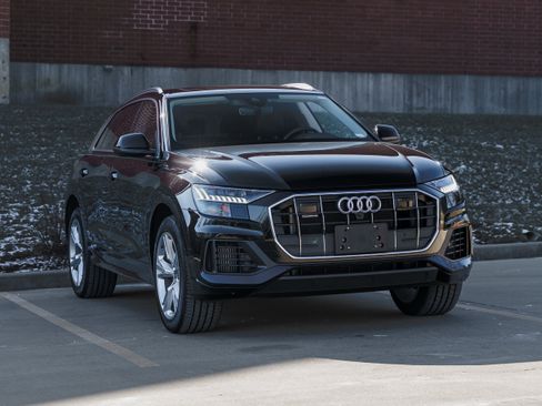 Used 2023 Audi Q8 Premium w/ Convenience Package image 2