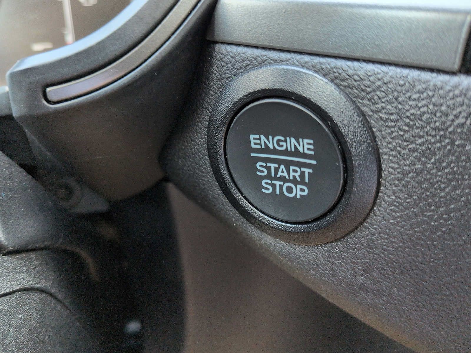 Used 2025 Ford Escape Active AWD/4WD image 18