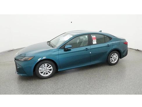 Used 2025 Toyota Camry LE FWD image 3