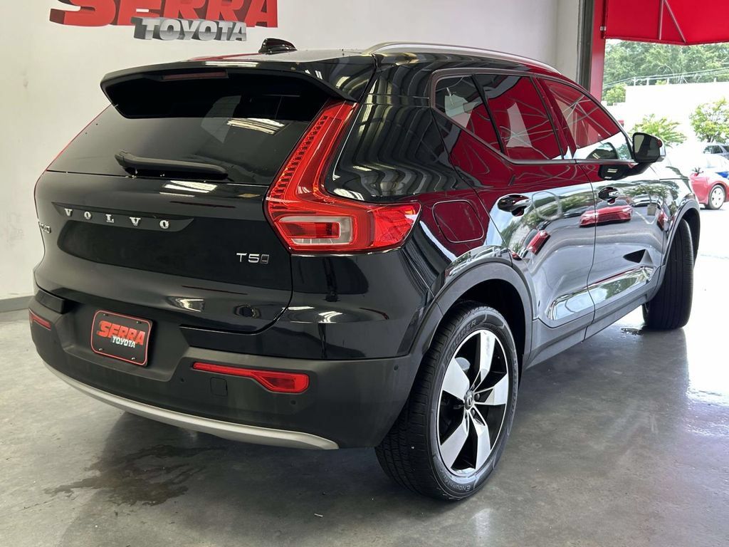 Used 2019 Volvo XC40 T5 Momentum AWD/4WD image 3