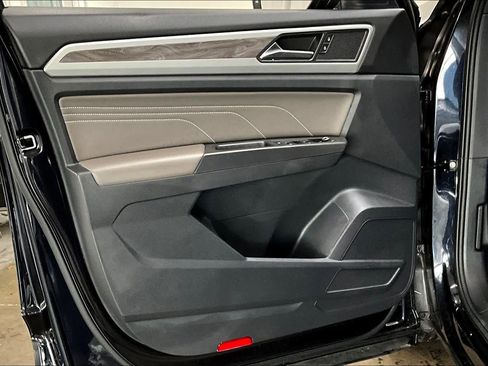 Used 2023 Volkswagen Atlas Cross Sport SE image 25