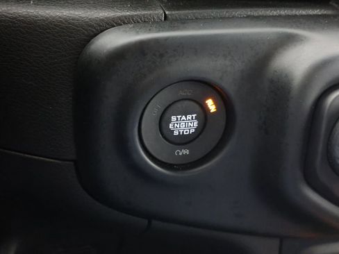 Used 2022 Jeep Wrangler Unlimited Sahara w/ LED Lighting Group AWD/4WD image 19