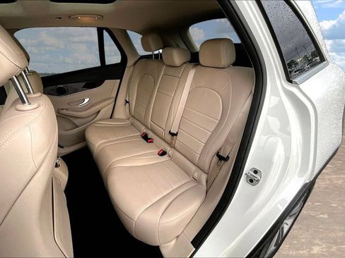 Used 2022 Mercedes-Benz GLC 300 4MATIC w/ Premium Package Lite image 24