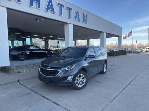 Used 2021 Chevrolet Equinox LT image 2