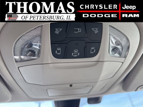 Used 2019 Chrysler Pacifica Touring Plus w/ Tire & Wheel Group FWD image 14