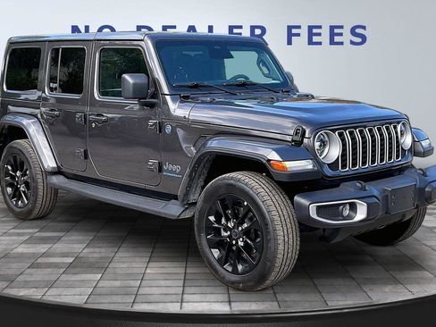 Used 2025 Jeep Wrangler Sahara image 3