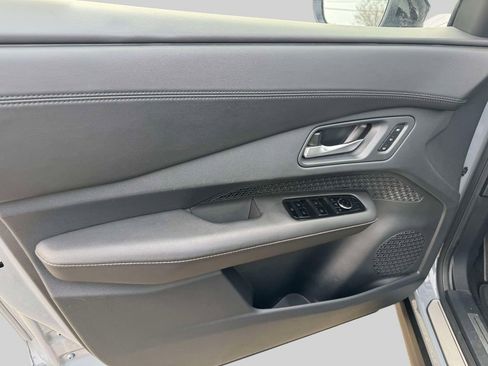 Used 2024 Nissan Ariya AWD image 16