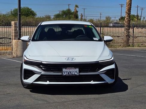 Used 2026 Hyundai Elantra SE FWD image 2