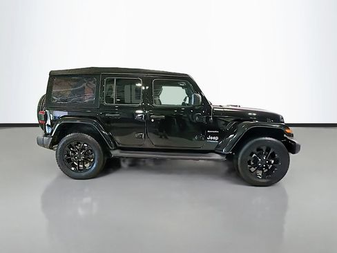 Used 2022 Jeep Wrangler Unlimited Sahara w/ Cold Weather Group AWD/4WD image 11