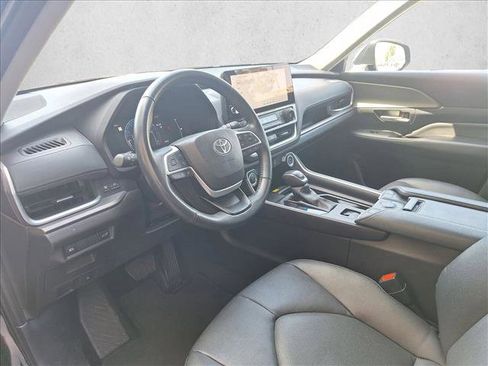 Used 2025 Toyota Grand Highlander AWD image 8