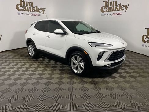 Used 2024 Buick Encore GX Preferred AWD/4WD image 1