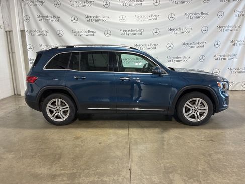 Used 2023 Mercedes-Benz GLB 250 4MATIC image 2