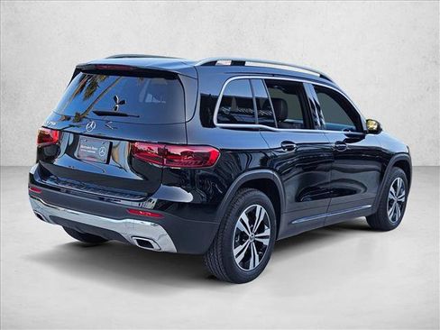 Used 2025 Mercedes-Benz GLB 250 image 5