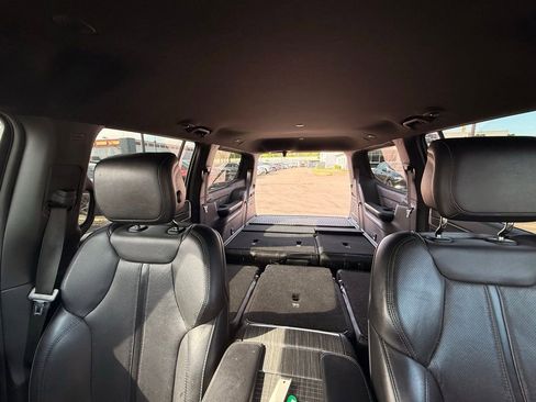 Used 2024 Jeep Wagoneer Series II w/ Flexible Seating Group RWD image 40