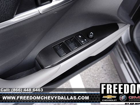 Used 2022 Toyota Camry LE image 33