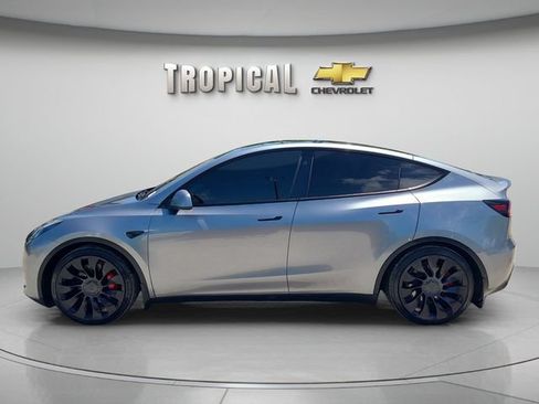 Used 2024 Tesla Model Y Performance AWD/4WD image 2