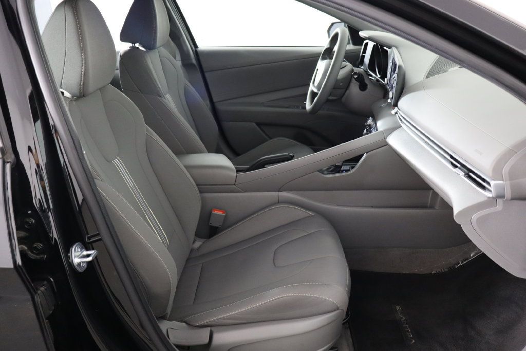 Used 2023 Hyundai Elantra SEL w/ Cargo Package FWD image 18