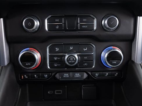 Used 2022 GMC Yukon XL SLT w/ SLT Luxury Package image 40