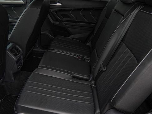 New 2024 Volkswagen Tiguan SE R-Line image 26