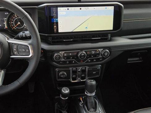 Used 2025 Jeep Wrangler Sahara AWD/4WD image 24