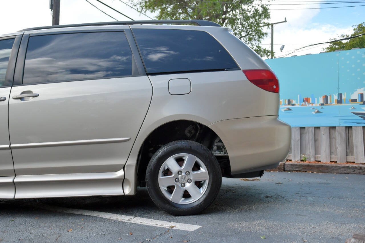 Used 2005 Toyota Sienna LE w/ Assistance Pkg 2 FWD image 9