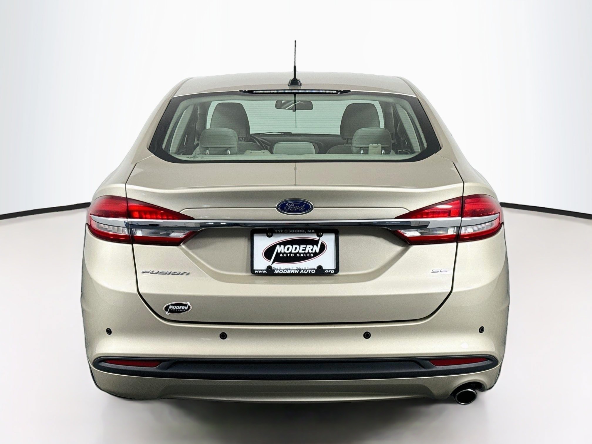 Used 2018 Ford Fusion SE FWD image 14