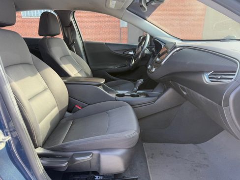 Used 2017 Chevrolet Malibu LT image 10