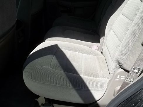 Used 2002 Ford Explorer XLT image 13