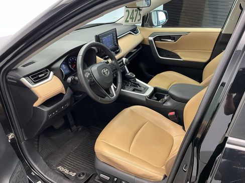Used 2019 Toyota RAV4 XLE Premium w/ Cold Weather Package FWD image 16