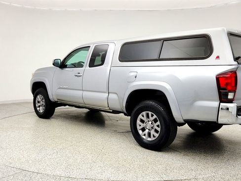 Used 2018 Toyota Tacoma SR5 RWD image 7