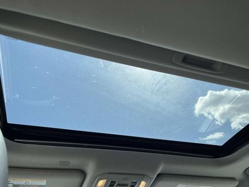 Used 2021 Toyota Highlander XLE image 16