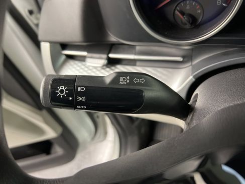 Used 2023 Kia Carnival LX image 18