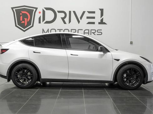 Used 2021 Tesla Model Y Long Range AWD/4WD image 12