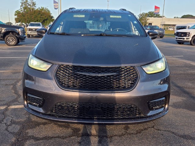 Used 2021 Chrysler Pacifica Touring w/ S Appearance Package FWD image 2