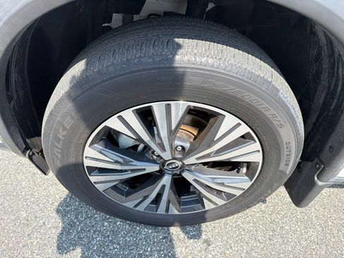 Used 2023 Nissan Rogue SV w/ SV Premium B Package FWD image 13