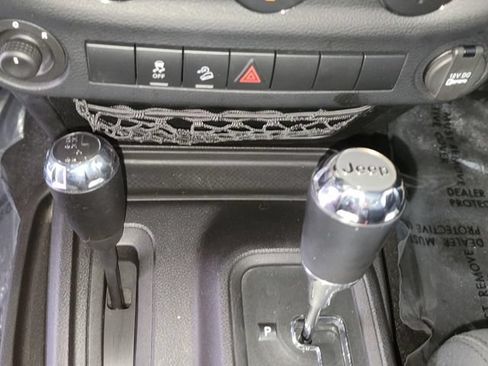 Used 2012 Jeep Wrangler Unlimited Sport AWD/4WD image 27