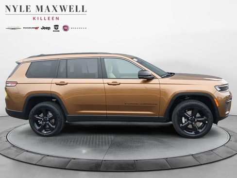 New 2026 Jeep Grand Cherokee L Limited RWD image 17