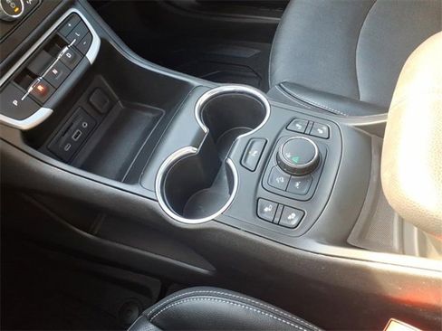 Used 2022 GMC Terrain SLT w/ Tech Package image 28