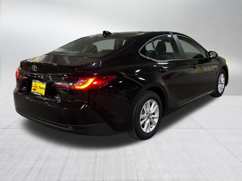 Used 2025 Toyota Camry LE AWD/4WD image 6