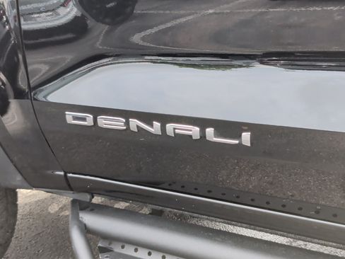 Used 2023 GMC Canyon Denali w/ Denali Black Edition AWD/4WD image 13