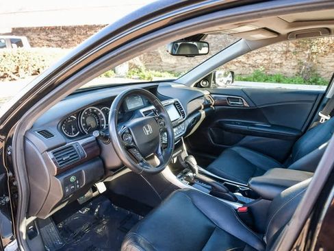 Used 2016 Honda Accord Touring image 15