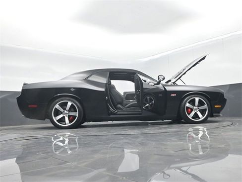 Used 2012 Dodge Challenger SRT8 w/ Premium Sound Group image 76