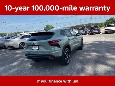 Used 2024 Chevrolet Trax RS w/ Sunroof Package FWD image 23