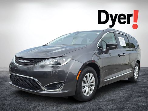 Used 2019 Chrysler Pacifica Touring-L FWD image 9