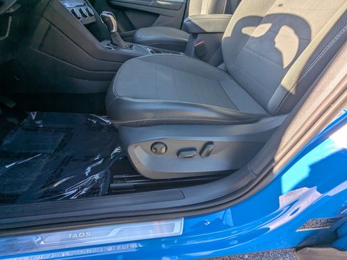 Used 2022 Volkswagen Taos SE w/ Panoramic Sunroof Package image 16