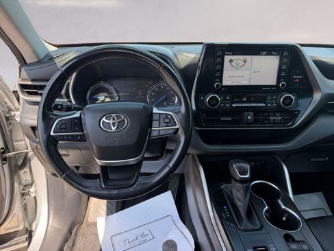 Used 2022 Toyota Highlander XLE image 10