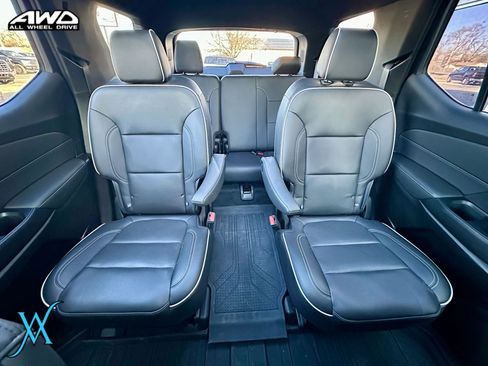 Used 2022 Chevrolet Traverse Premier w/ LPO, Floor Liner Package AWD/4WD image 38